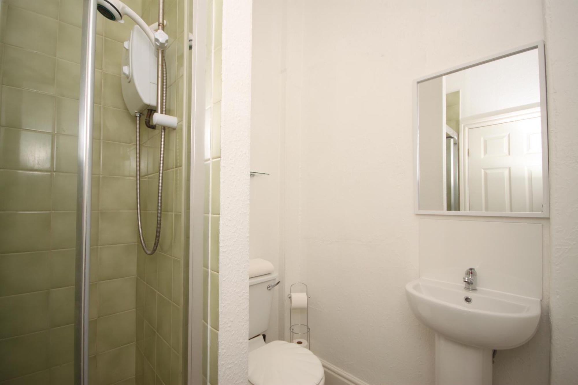 Barton Beachside - Stylish Studio Apartment, Double & Single - Central Beach & Promenade Location - Over 21'S, Family Friendly Only, Id Required Blackpool Bilik gambar