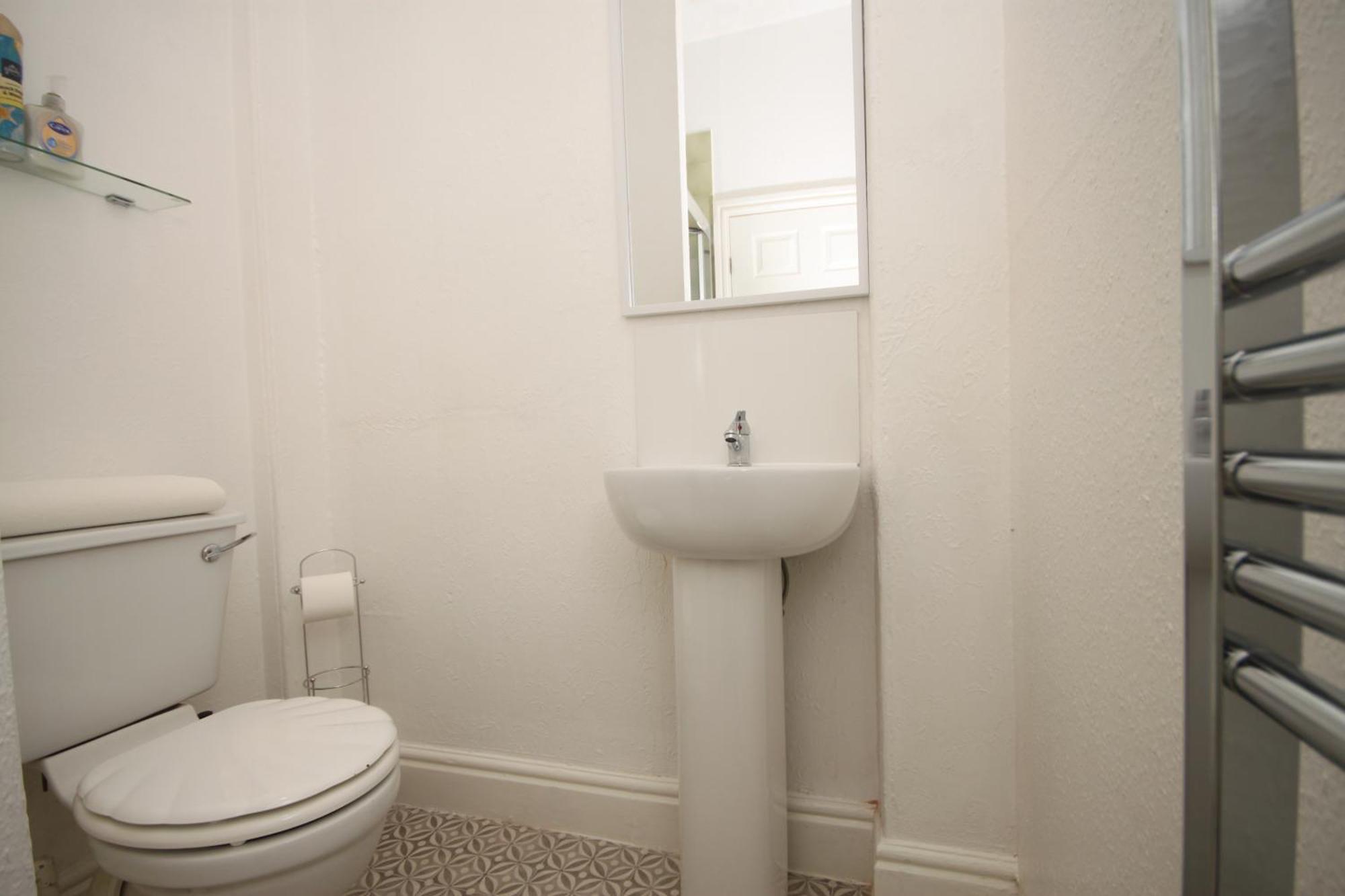 Barton Beachside - Stylish Studio Apartment, Double & Single - Central Beach & Promenade Location - Over 21'S, Family Friendly Only, Id Required Blackpool Bilik gambar