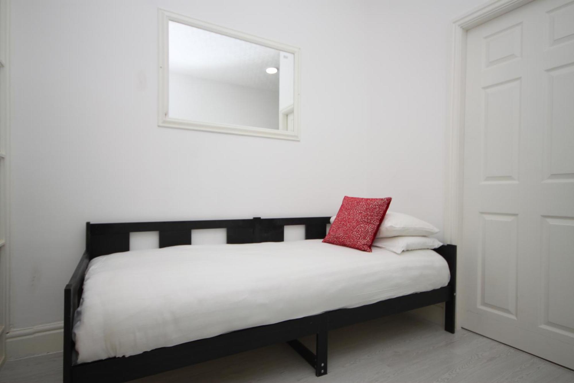 Barton Beachside - Stylish Studio Apartment, Double & Single - Central Beach & Promenade Location - Over 21'S, Family Friendly Only, Id Required Blackpool Bilik gambar
