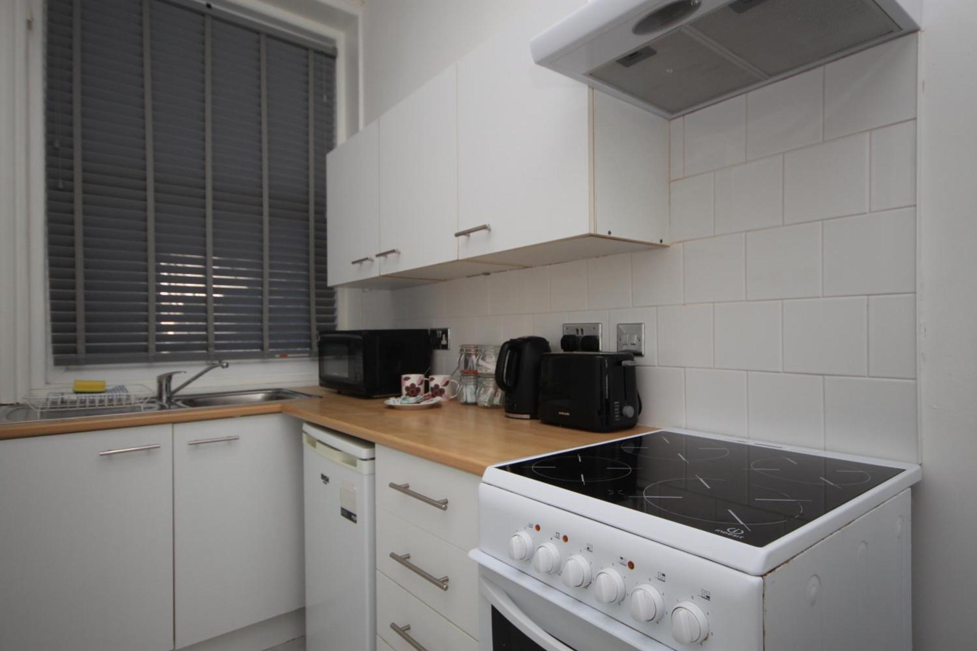 Barton Beachside - Stylish Studio Apartment, Double & Single - Central Beach & Promenade Location - Over 21'S, Family Friendly Only, Id Required Blackpool Bilik gambar