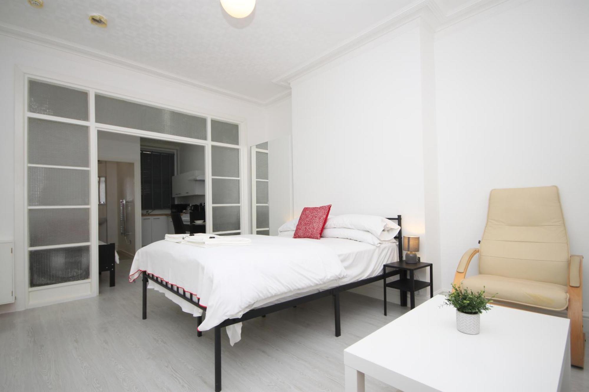 Barton Beachside - Stylish Studio Apartment, Double & Single - Central Beach & Promenade Location - Over 21'S, Family Friendly Only, Id Required Blackpool Bilik gambar