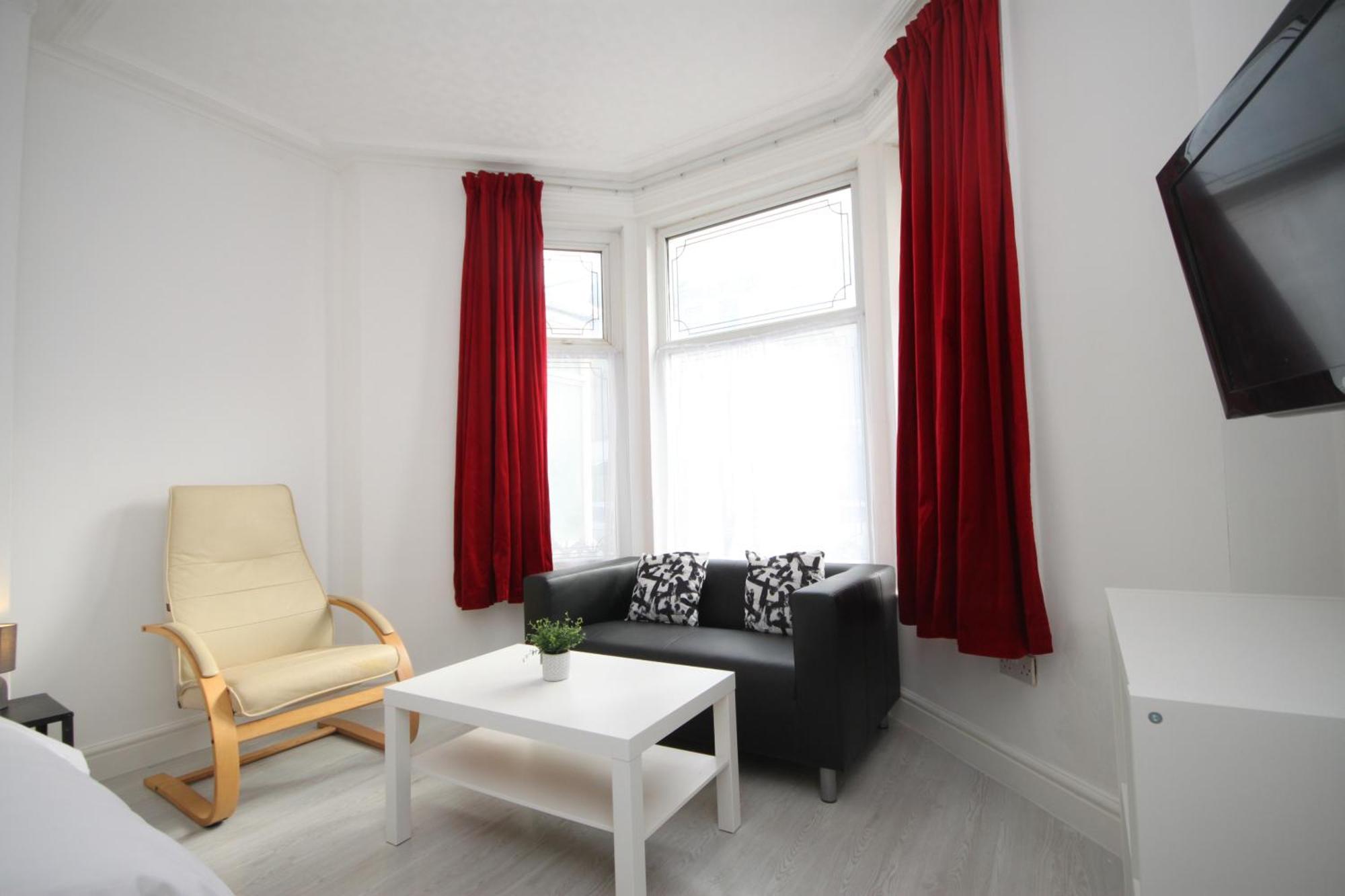 Barton Beachside - Stylish Studio Apartment, Double & Single - Central Beach & Promenade Location - Over 21'S, Family Friendly Only, Id Required Blackpool Bilik gambar