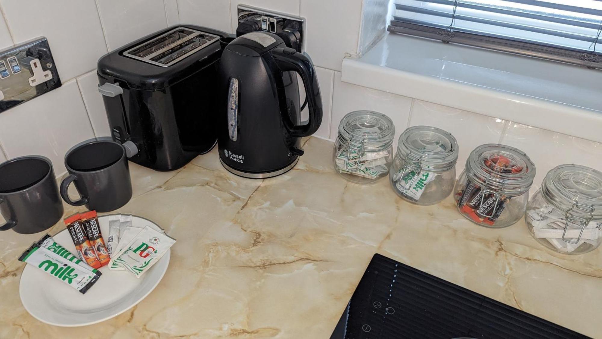 Barton Beachside - Stylish Studio Apartment, Double & Single - Central Beach & Promenade Location - Over 21'S, Family Friendly Only, Id Required Blackpool Luaran gambar