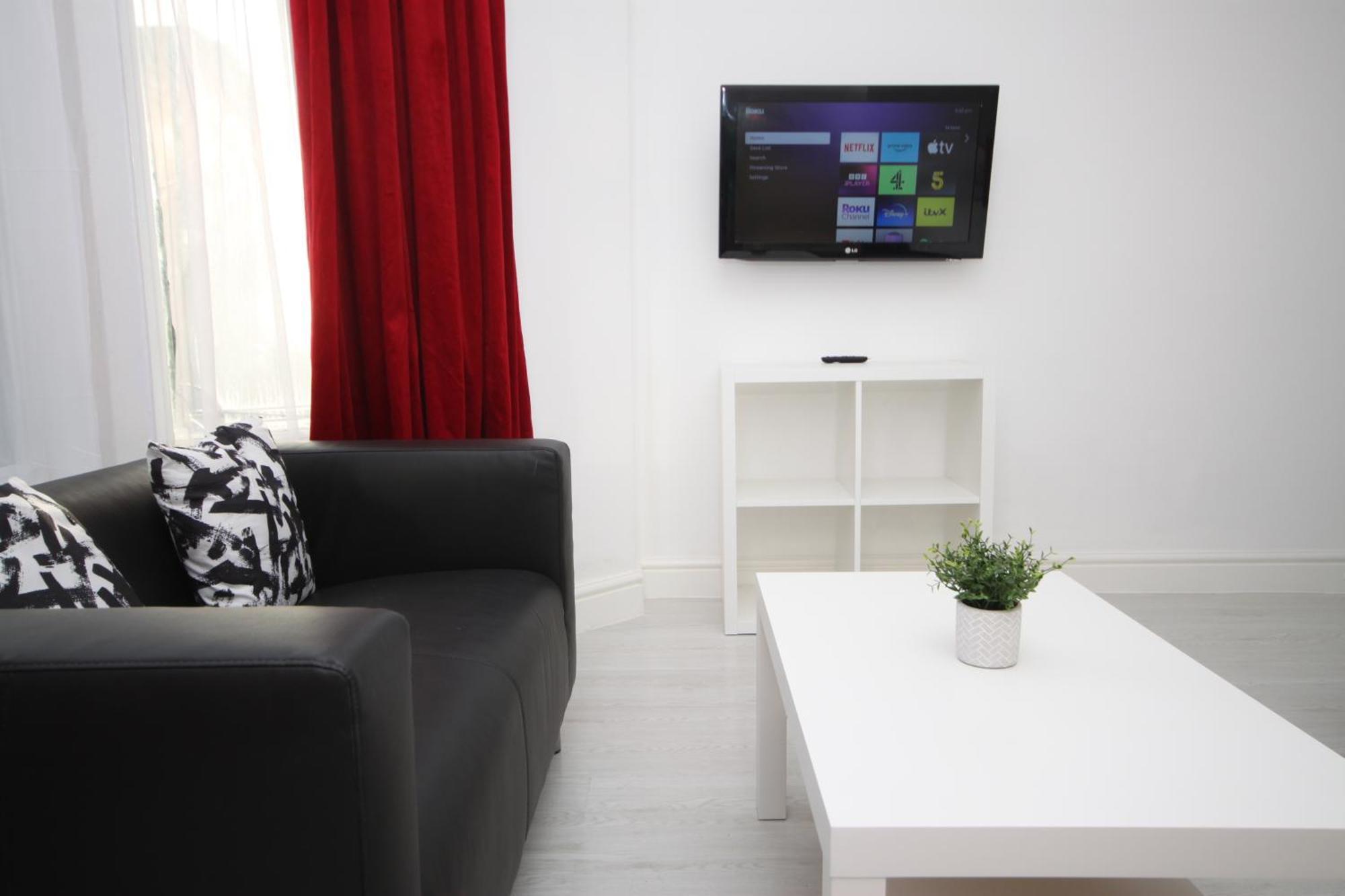 Barton Beachside - Stylish Studio Apartment, Double & Single - Central Beach & Promenade Location - Over 21'S, Family Friendly Only, Id Required Blackpool Bilik gambar