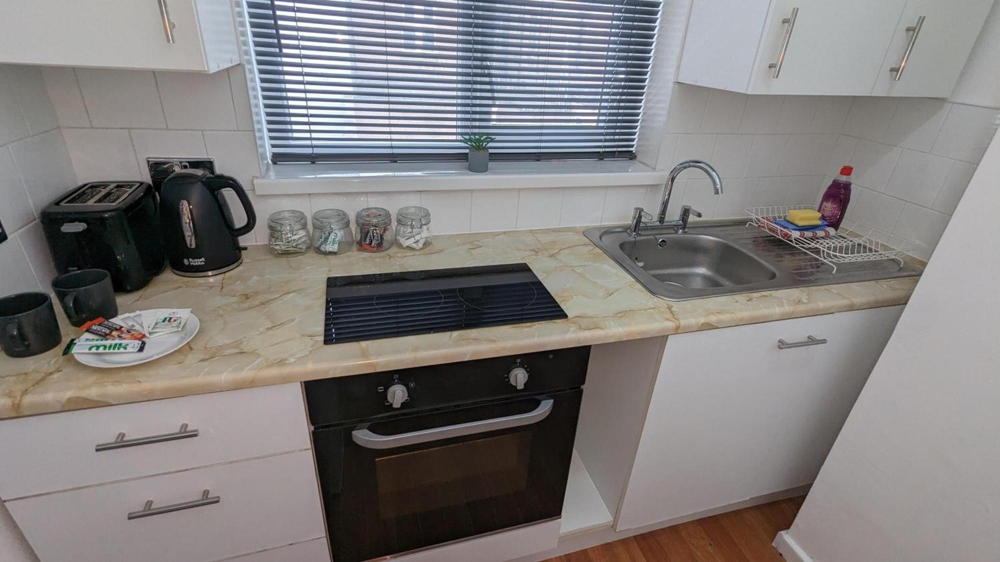 Barton Beachside - Stylish Studio Apartment, Double & Single - Central Beach & Promenade Location - Over 21'S, Family Friendly Only, Id Required Blackpool Luaran gambar